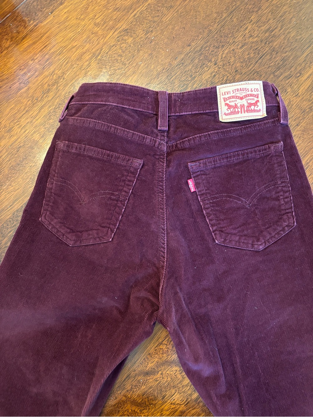 Women’s Levi High-Rise Corduroy Flare Merlot - Picture 4 of 5